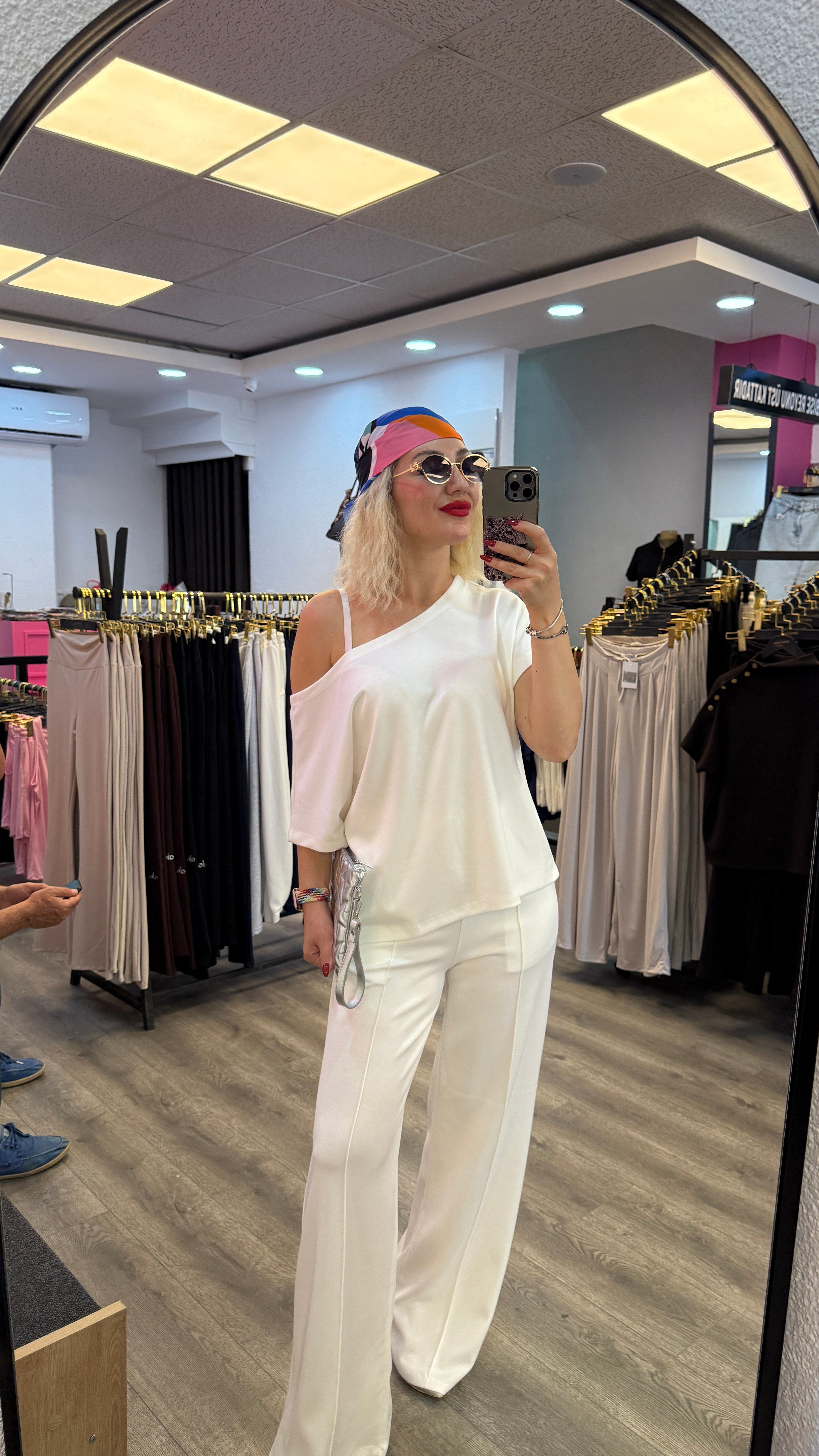 BEYAZ ÖN DİKŞLİ PANTOLON TAKIM