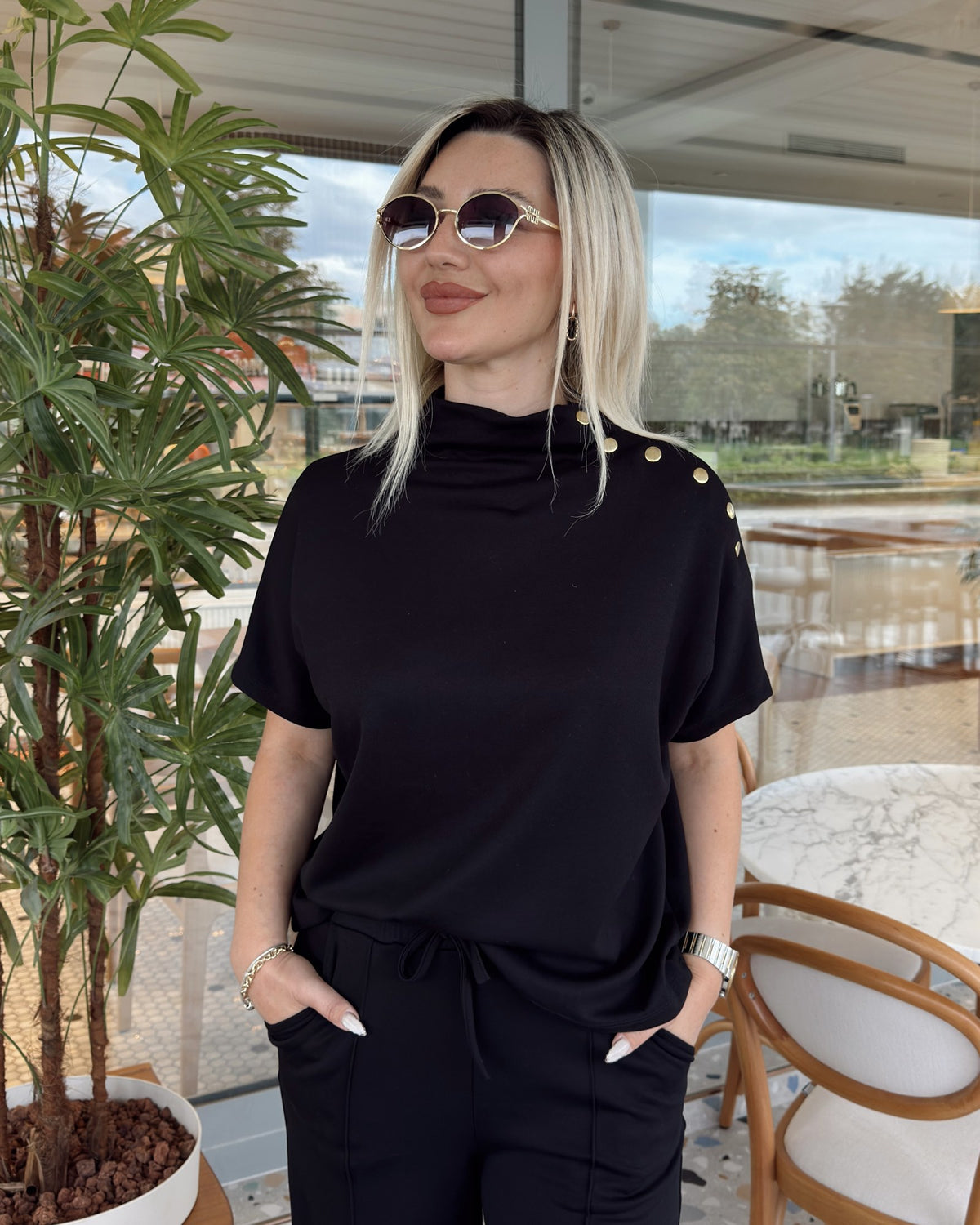Siyah Gold Düğme Detaylı Kadın Takım