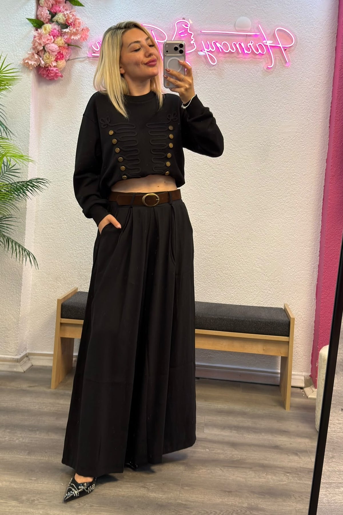 Kadın Siyah Gold Düğme Detaylı Sweatshirt