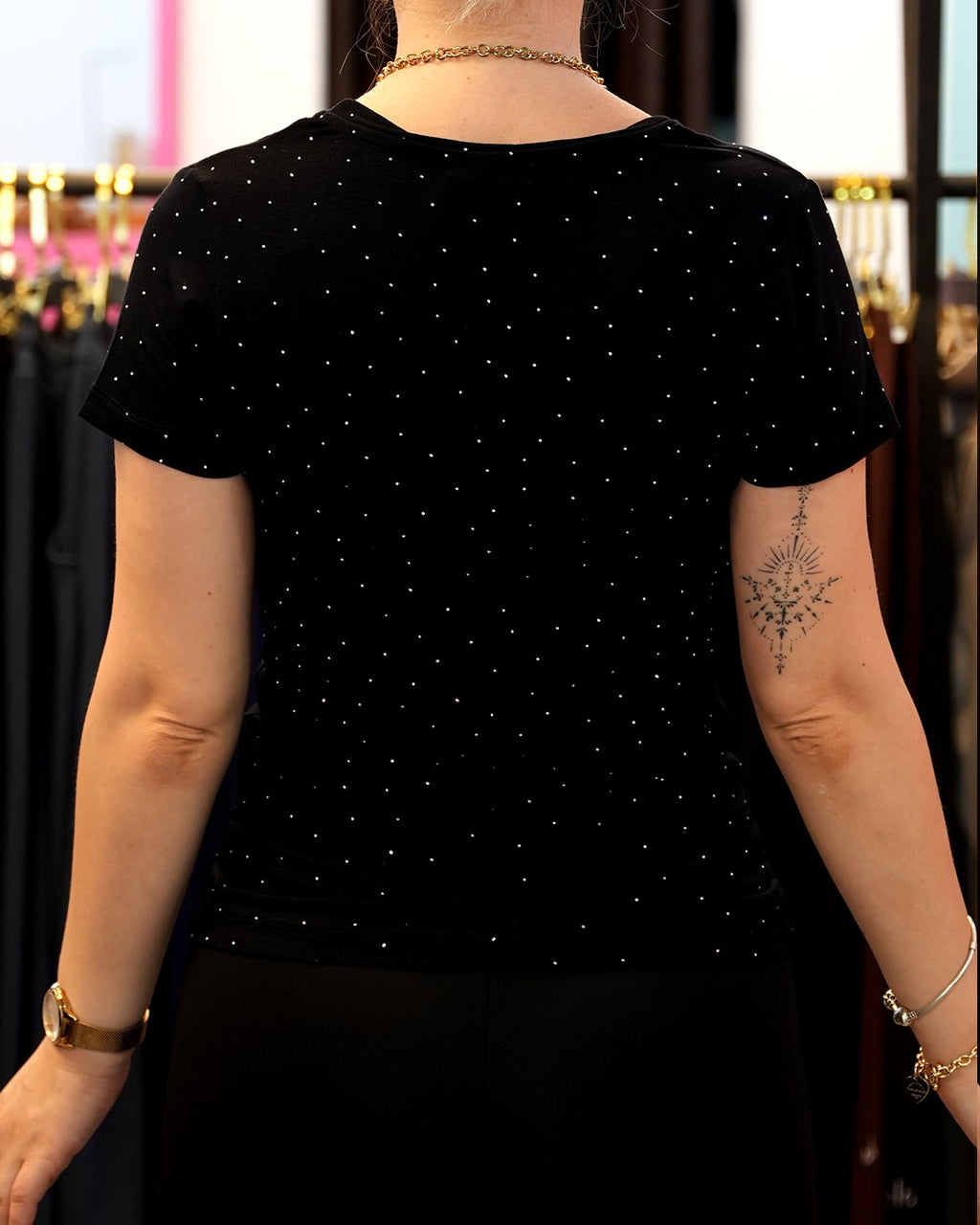 TAŞLI SİYAH BLUZ