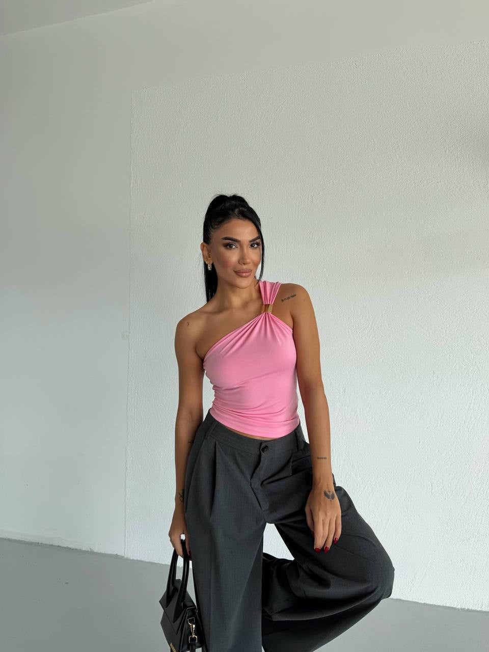 TEK KOL PEMBE BLUZ